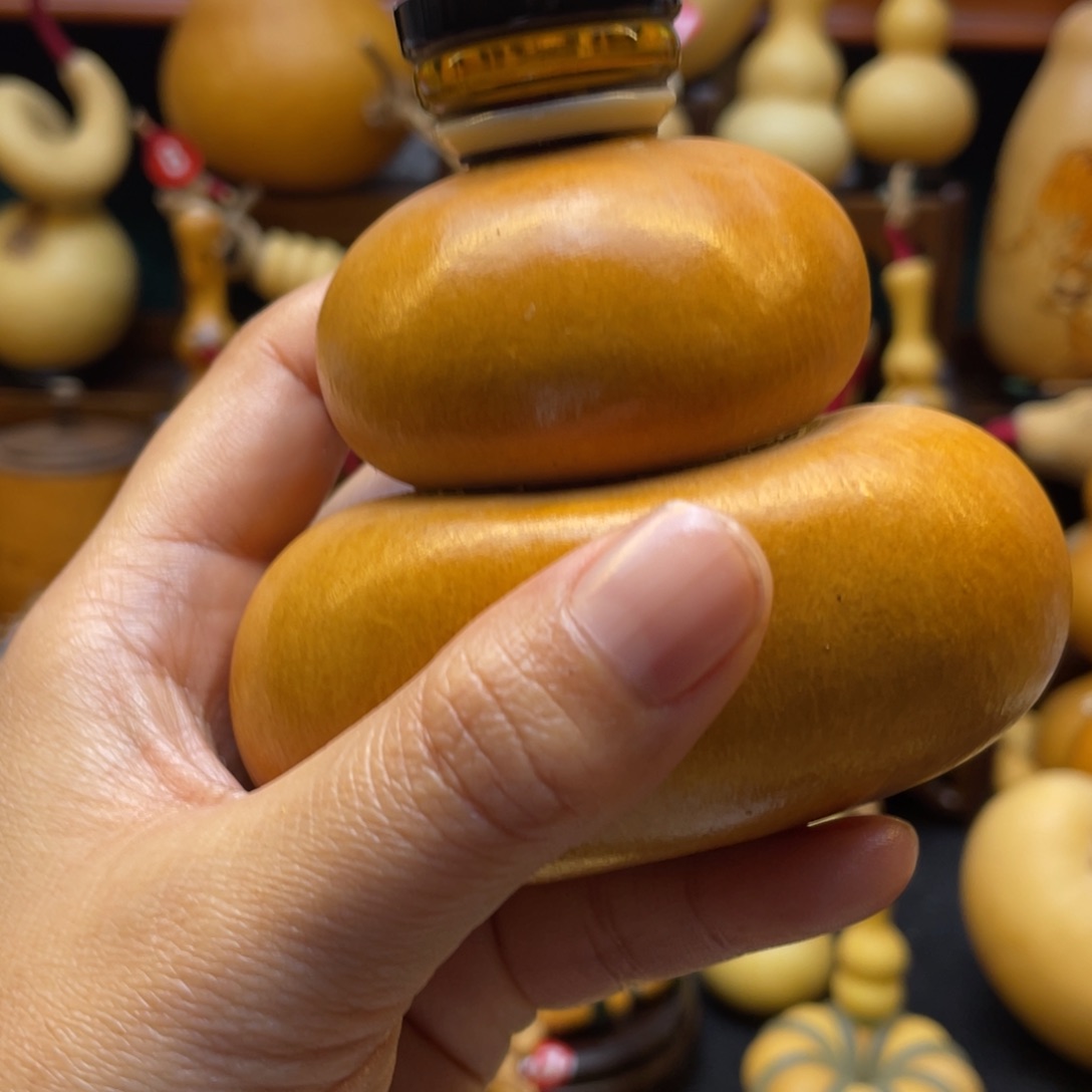 我*是葫芦等多种颜色的小物件组成了