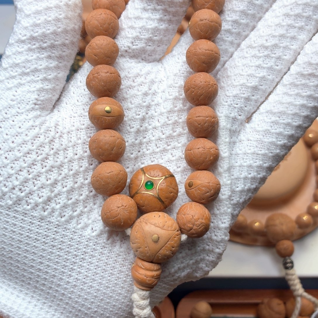 伊***湉凤眼菩提手串镶嵌铜钉➕三通
