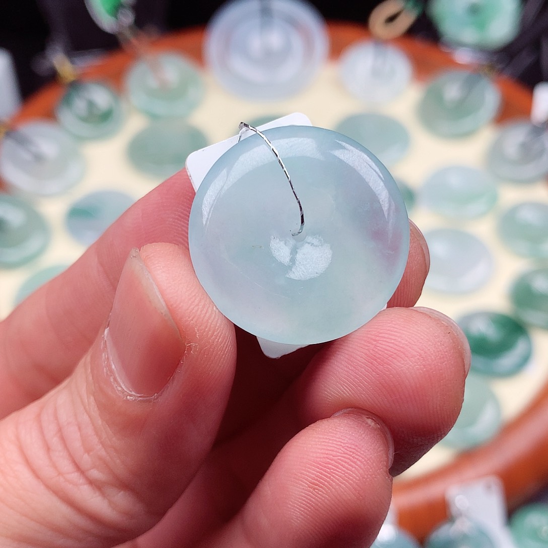 翡翠颈饰未镶嵌平安扣