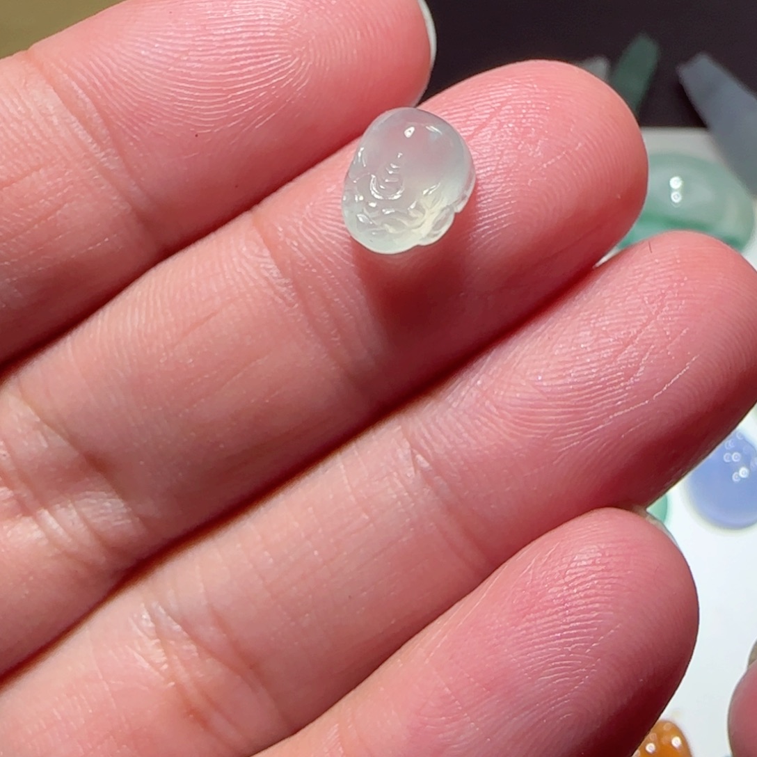 W***大定制翡翠未镶嵌天然翡翠貔貅