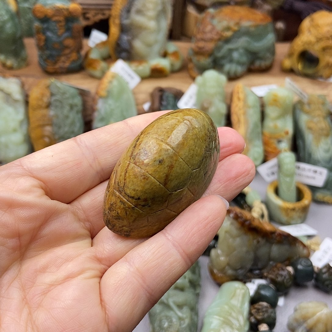 岫岩河磨玉（透闪石质玉）挂坠未镶嵌