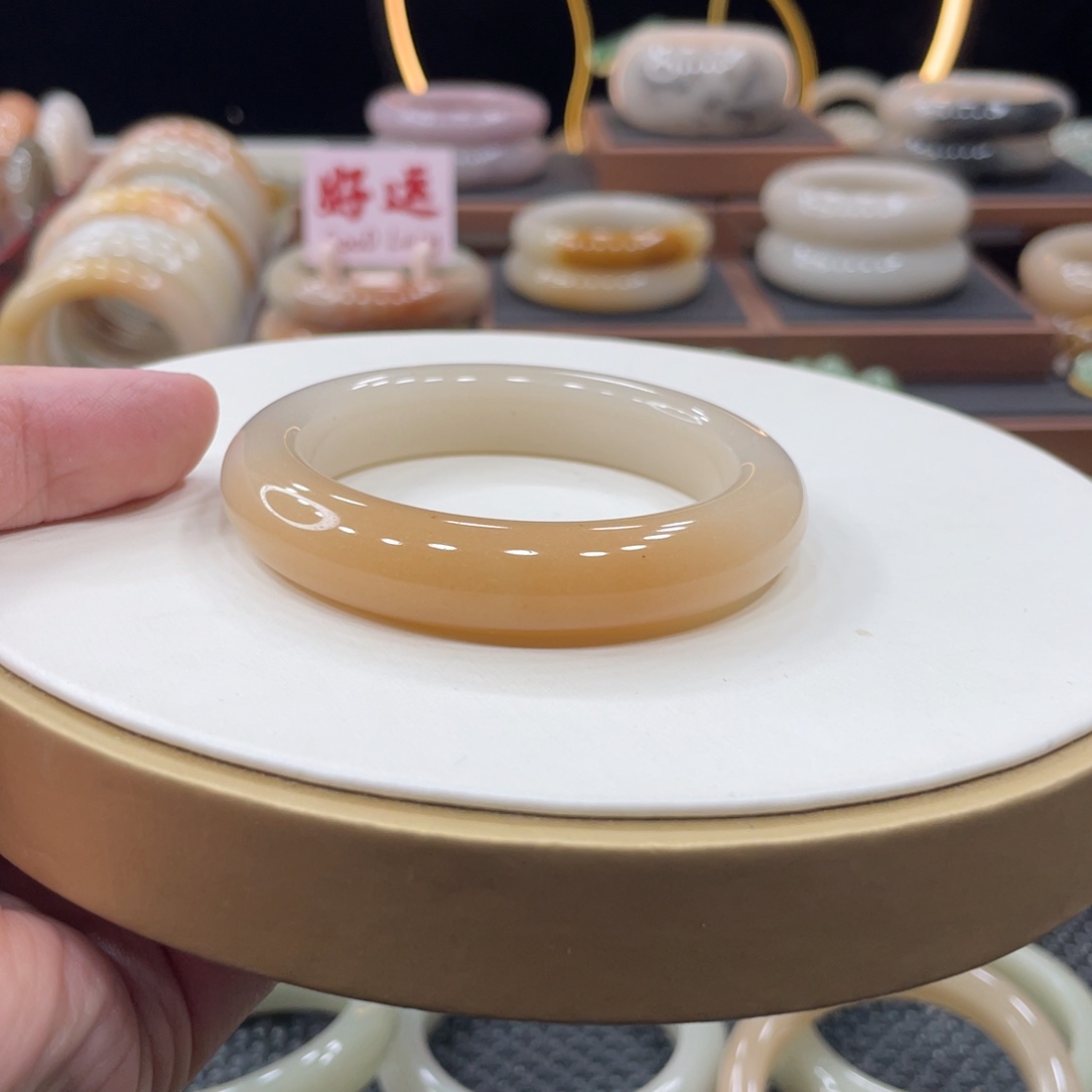 面***子石英岩玉手镯合金