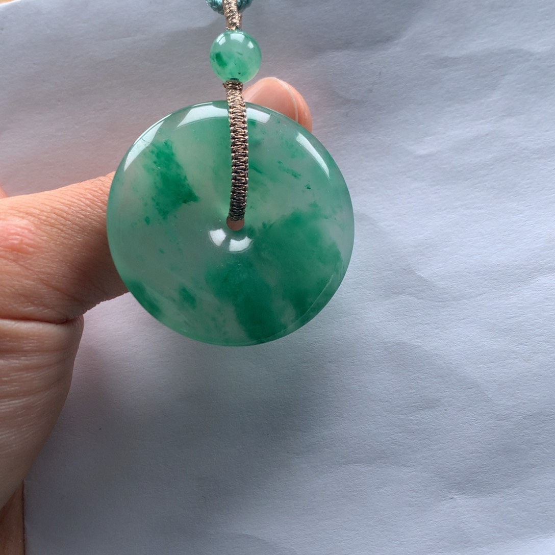 石英质玉挂件未镶嵌叙****男