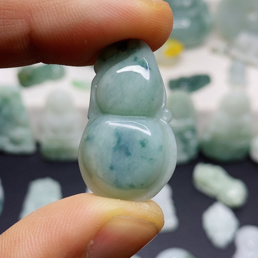 翡翠颈饰未镶嵌吊坠