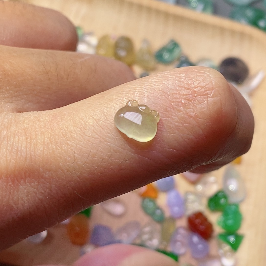 翡翠颈饰未镶嵌翡翠