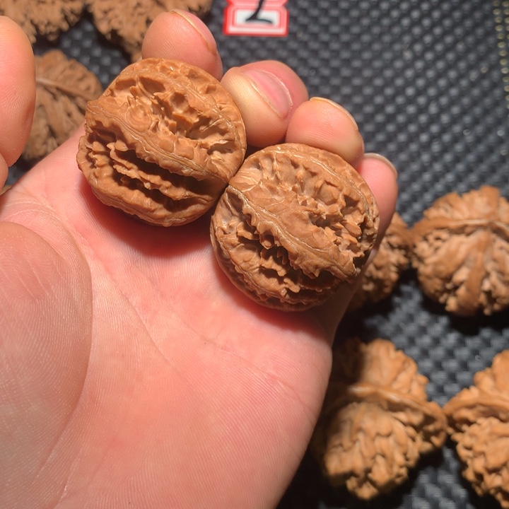 文玩核桃把件爆***生秦岭野生文玩核桃