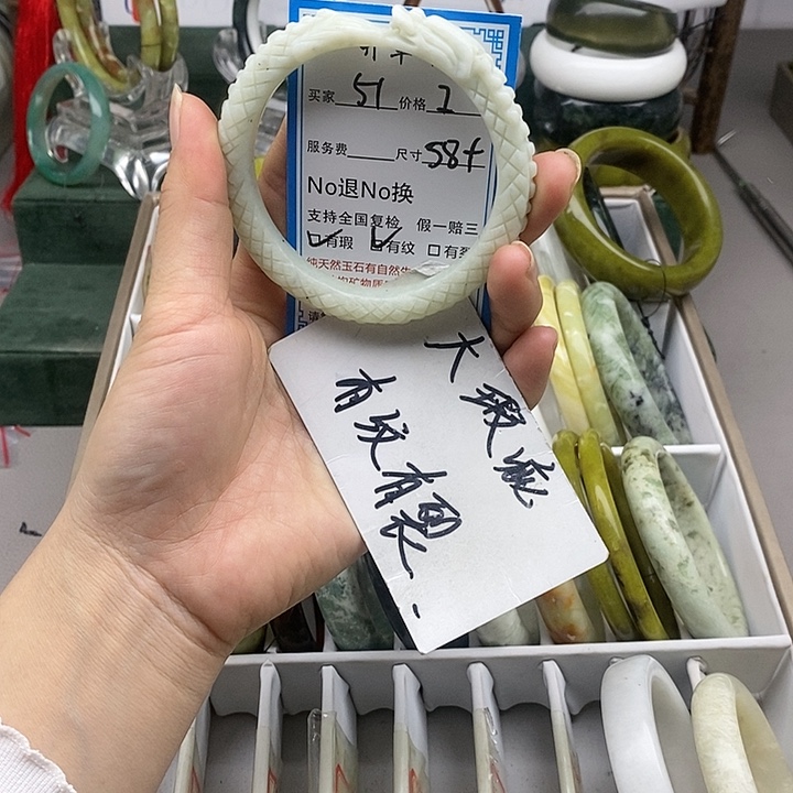 蛇纹石玉未镶嵌手镯