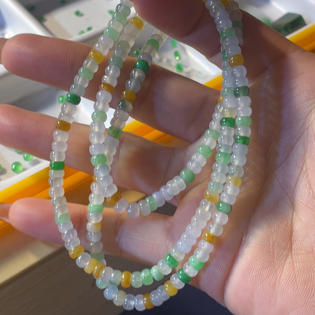 翡翠颈饰未镶嵌项链