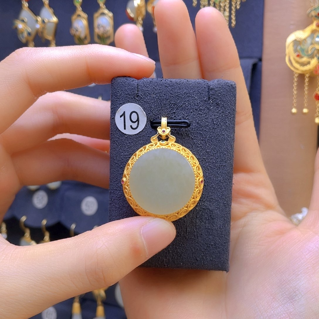 和田玉颈饰银S925镀金镶嵌