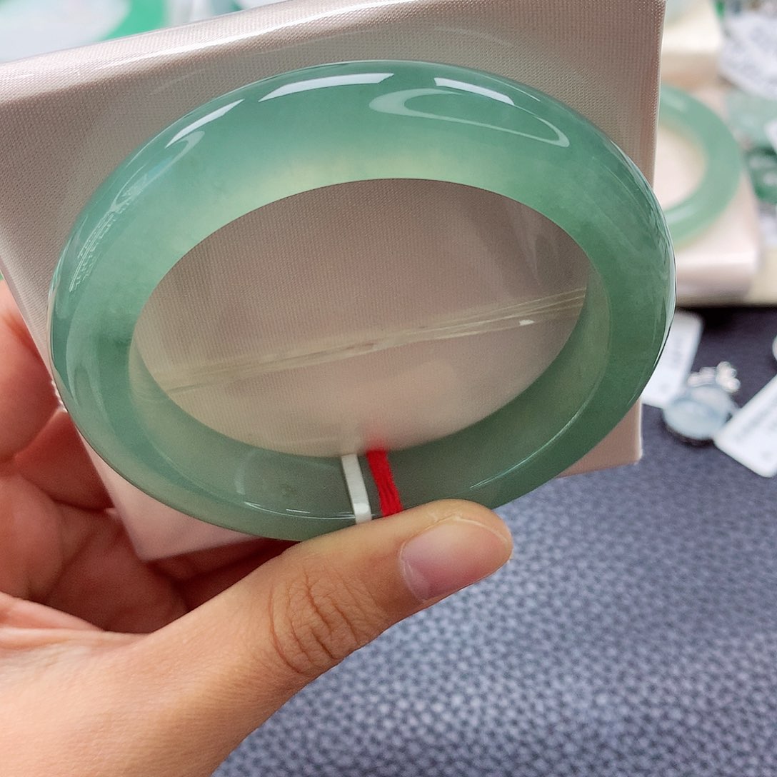 翡翠手镯未镶嵌53.8 泥鳅背 冰绿