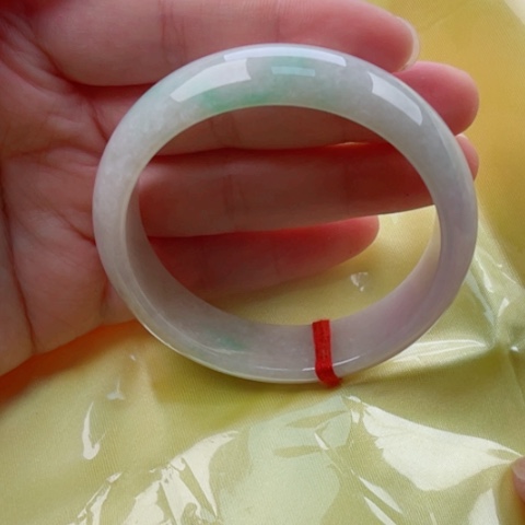 翡翠手镯未镶嵌58.8无纹裂48小时鉴赏淡淡底色