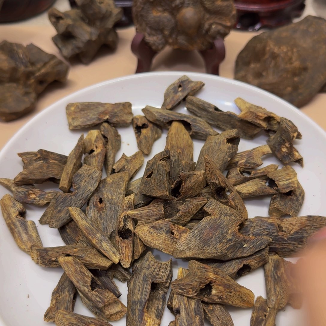 沉香碎屑沉香海南乌身圆叶块料101克