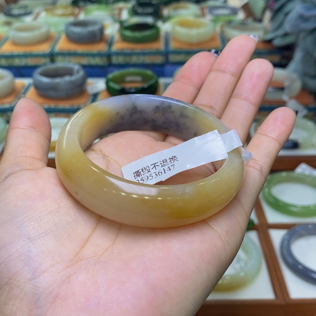 阿****和田玉未镶嵌手镯和田玉楼兰三色52