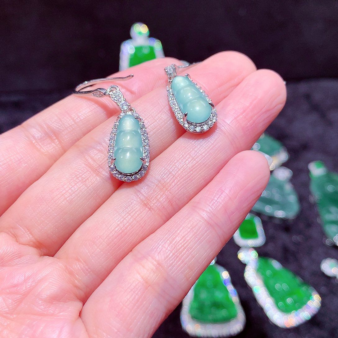 【闪购商品】翡翠吊坠(不含链)未镶嵌