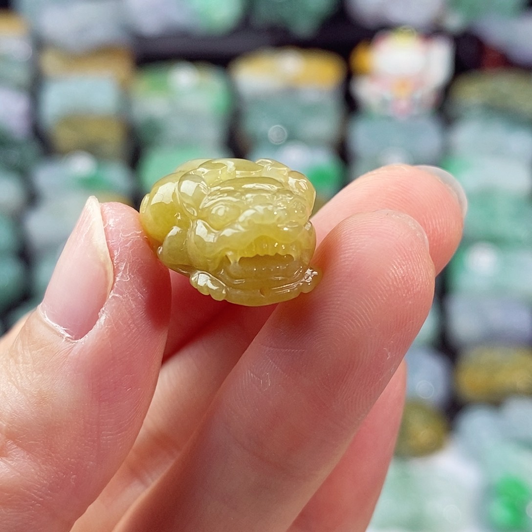 颈饰未镶嵌翡翠天然