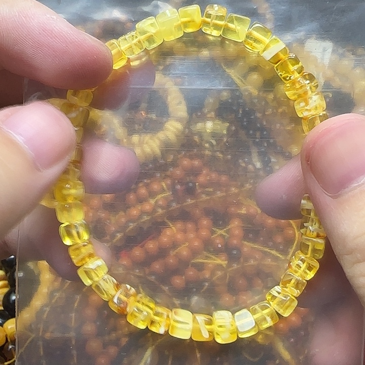 未镶嵌琥珀珠宝奇石