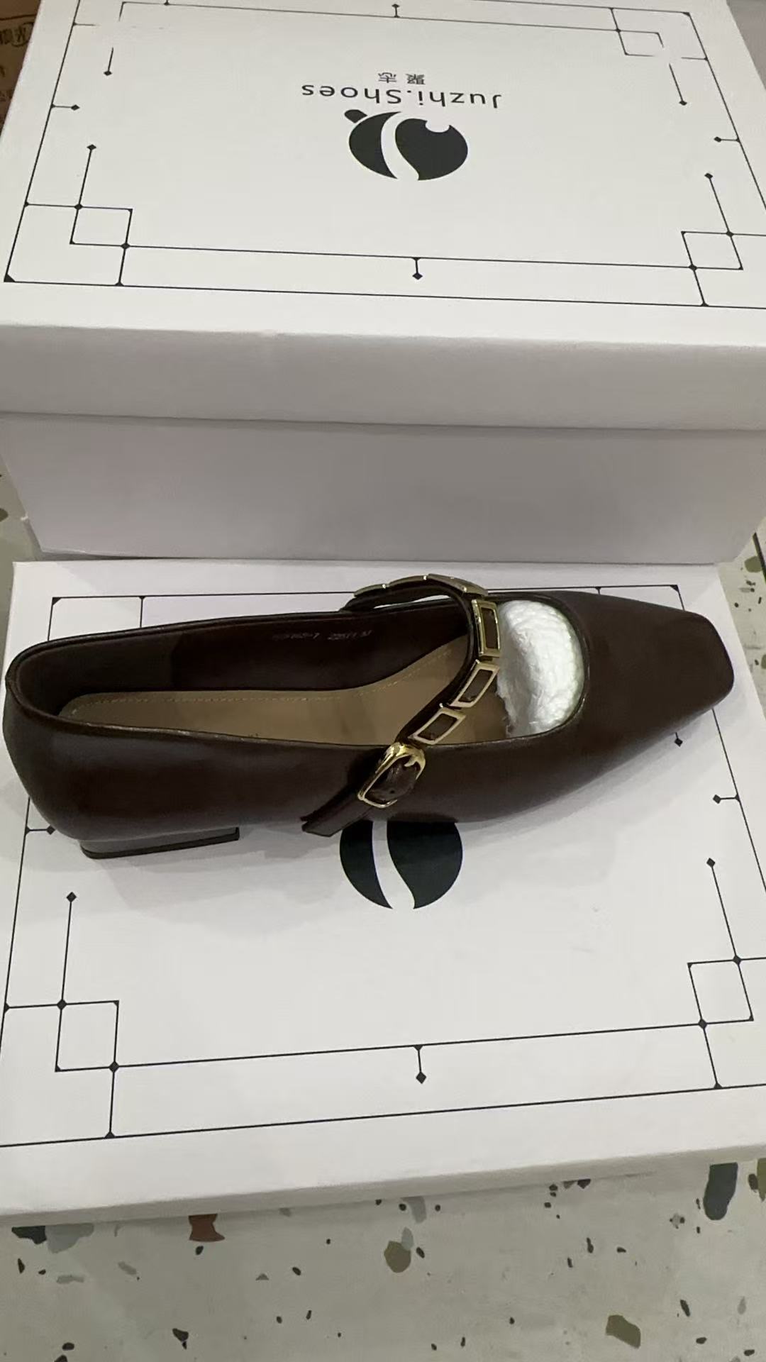 B031玛丽珍鞋平跟春季方头单鞋粗跟百搭修面尖头时尚女士低跟