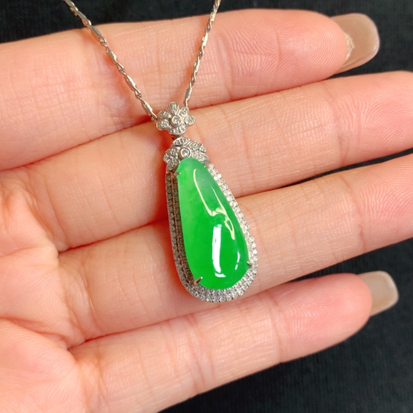 【闪购商品】颈饰18K金镶嵌翡翠特色戒面