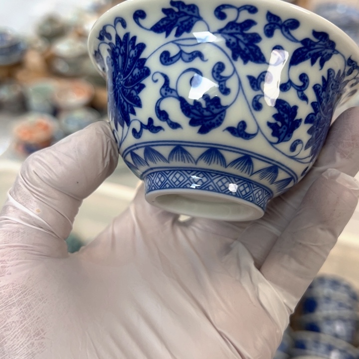 瓷片白青缠枝莲压的杯主人杯全品