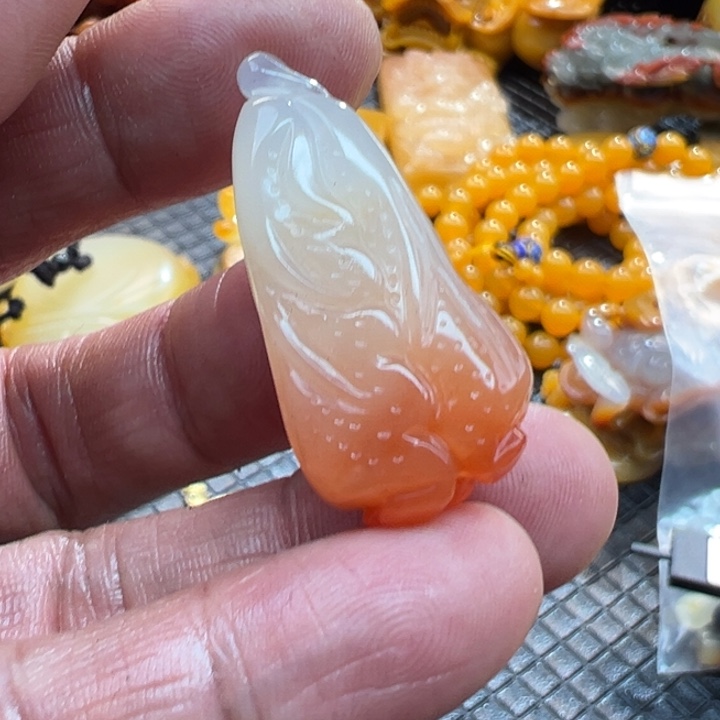 石英质玉（黄龙玉）颈饰未镶嵌