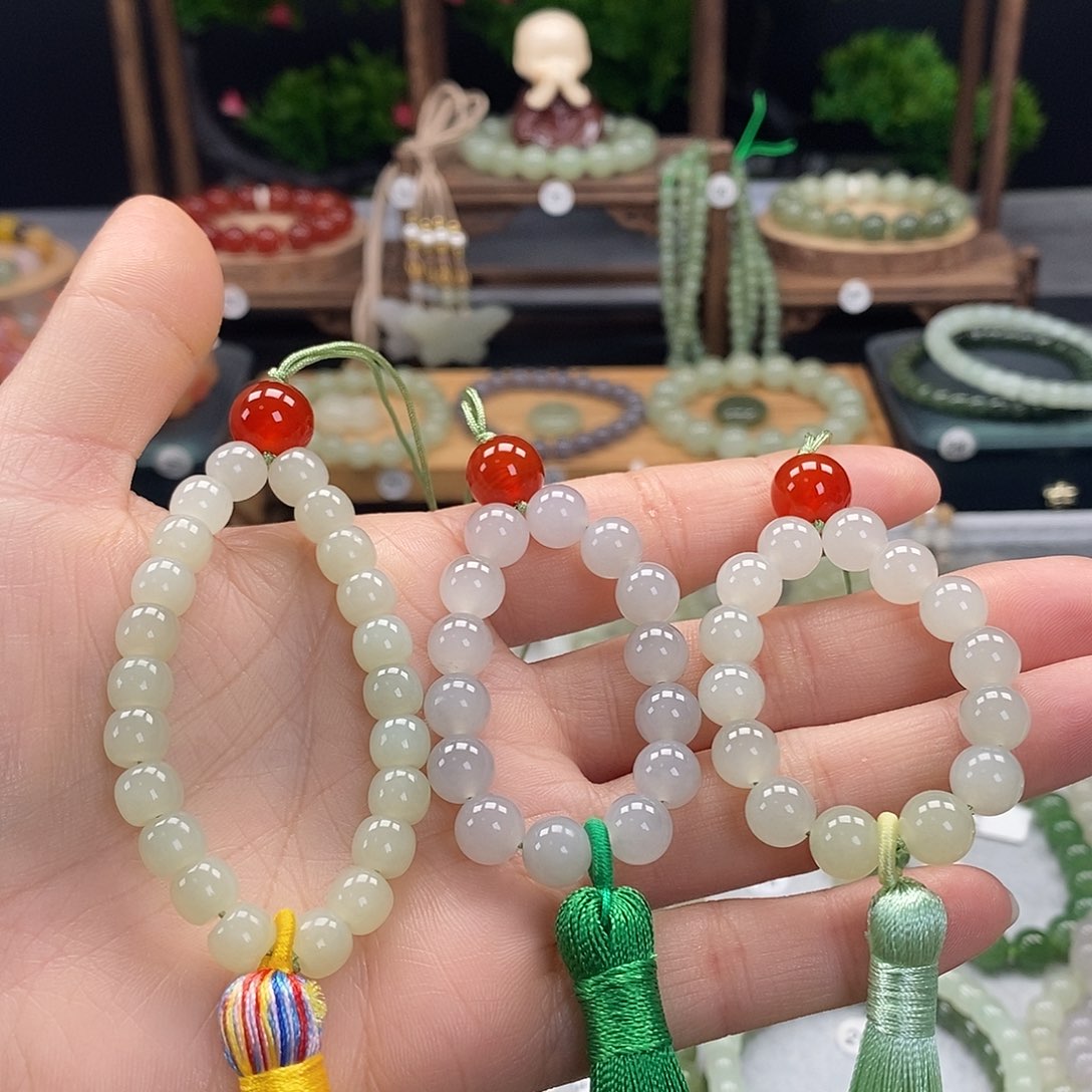 和田玉颈饰未镶嵌微瑕