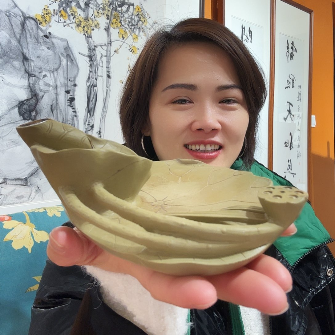 人***戏貔貅艺术作品