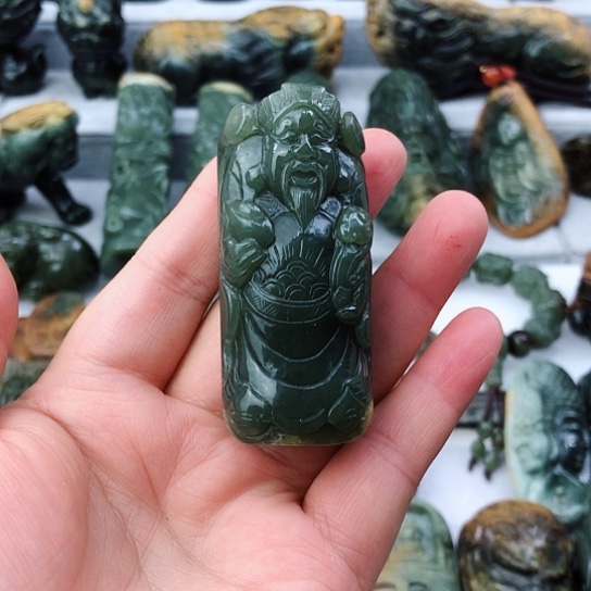 未镶嵌岫岩河磨玉（透闪石质玉）把件都**喂