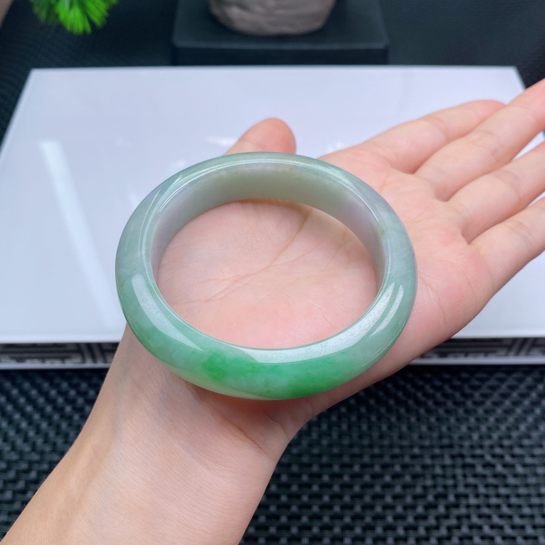 天然翡翠A货 飘花正圈手镯 56.4-13.4–9mm