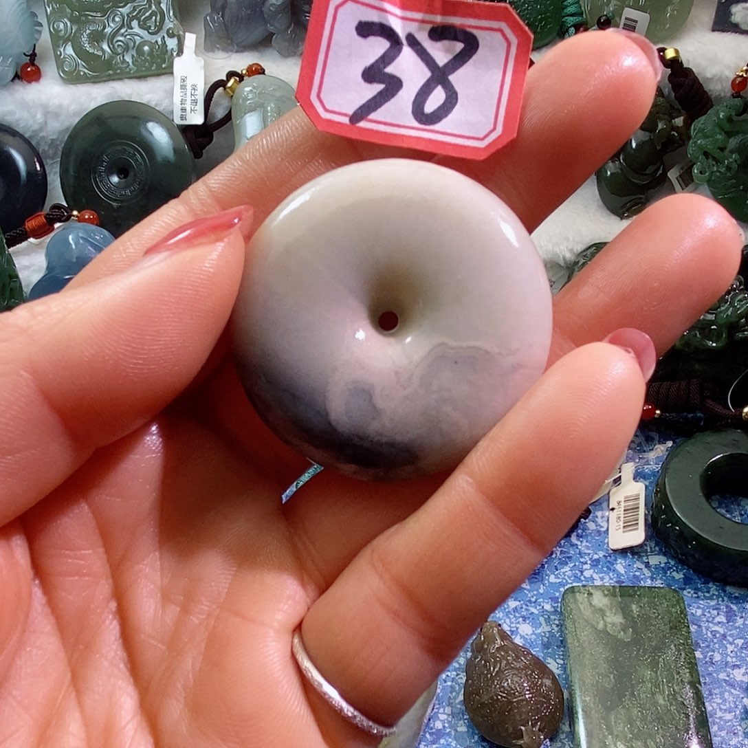 和田玉（糖玉）颈饰足铂镶嵌