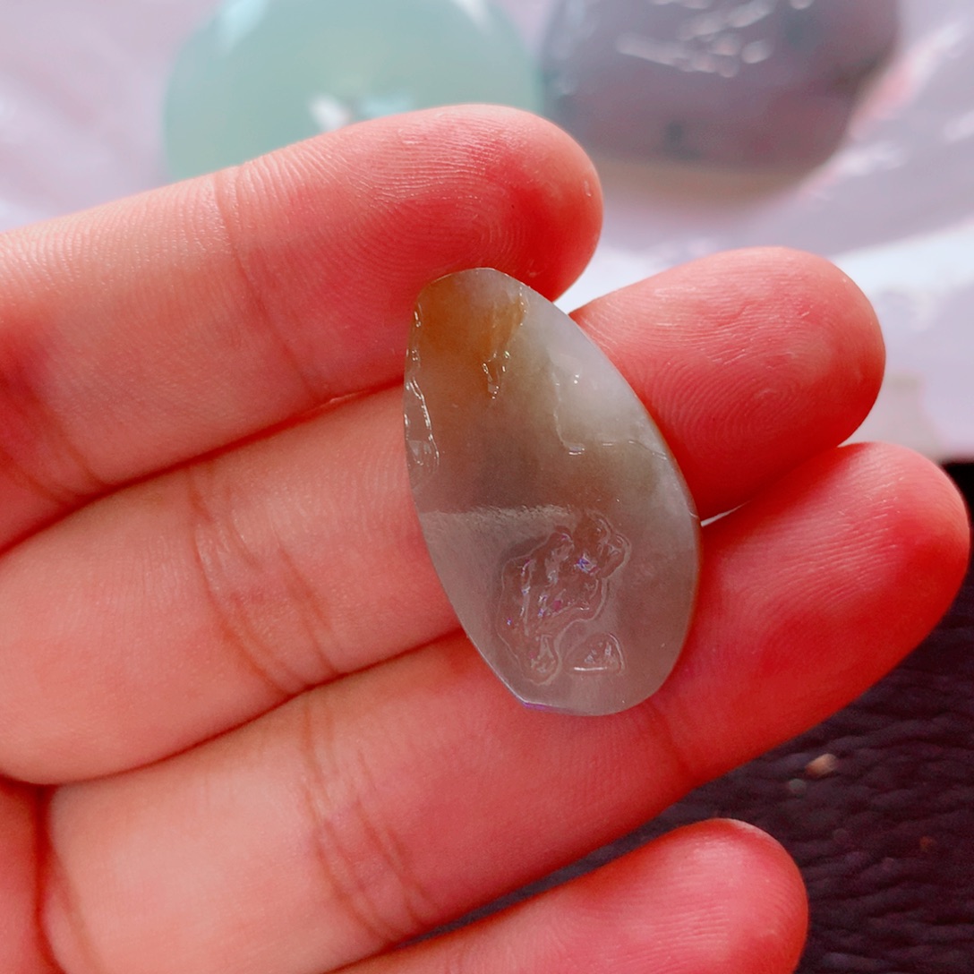 如***亿定制翡翠未镶嵌翡翠