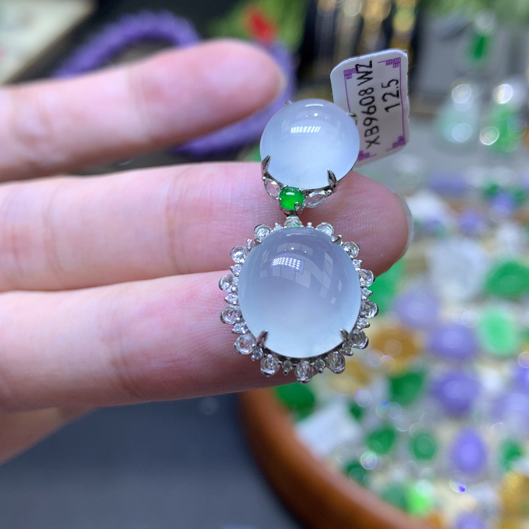 颈饰18K金镶嵌翡翠