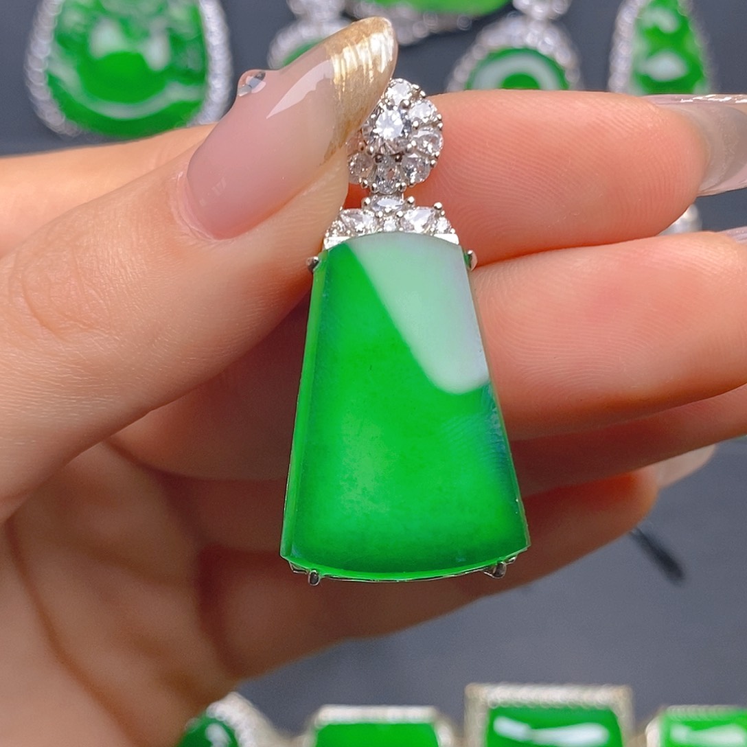 颈饰银S925镶嵌翡翠