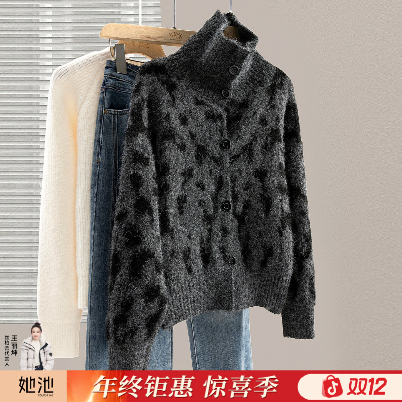 丝柏舍2025冬装新款女单排扣翻领慵懒风宽松毛衣S54D0001M