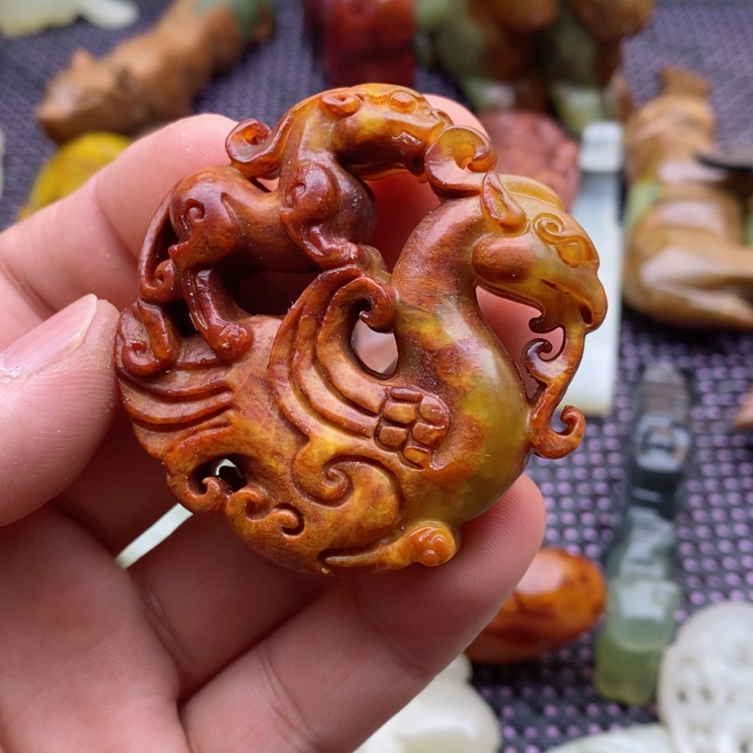 蛇纹石玉颈饰未镶嵌