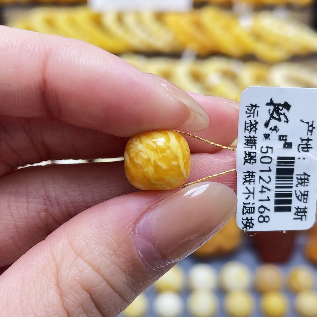 琥珀裸石未镶嵌氧化款老型11.4*10mm瑕疵