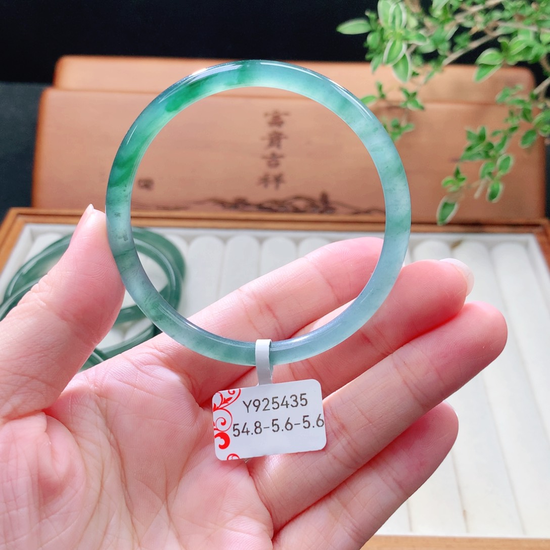 未镶嵌手镯（圆镯）翡翠