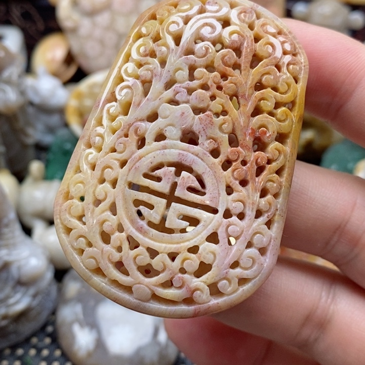 石英质玉颈饰未镶嵌