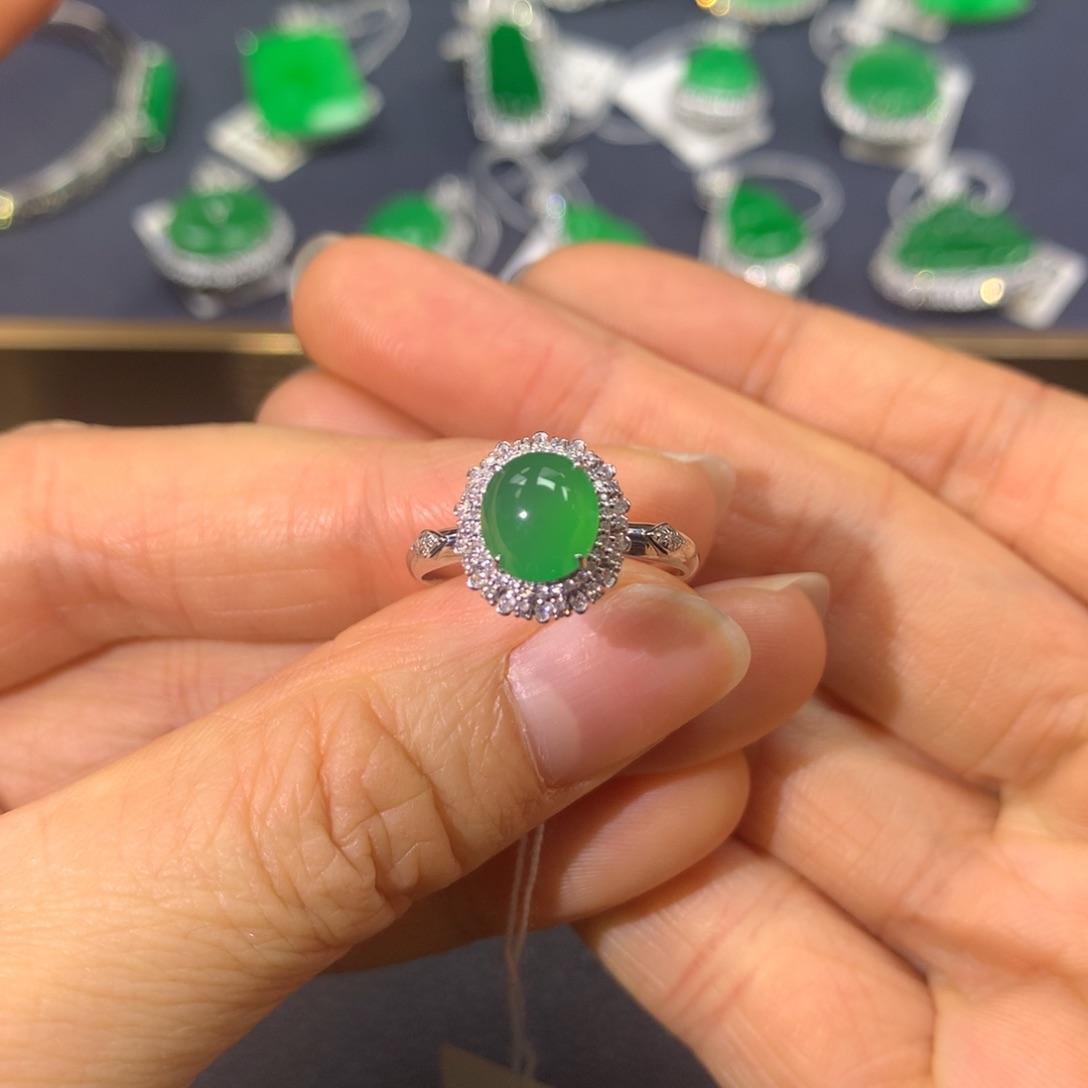 翡翠戒指18K金镶嵌翡翠