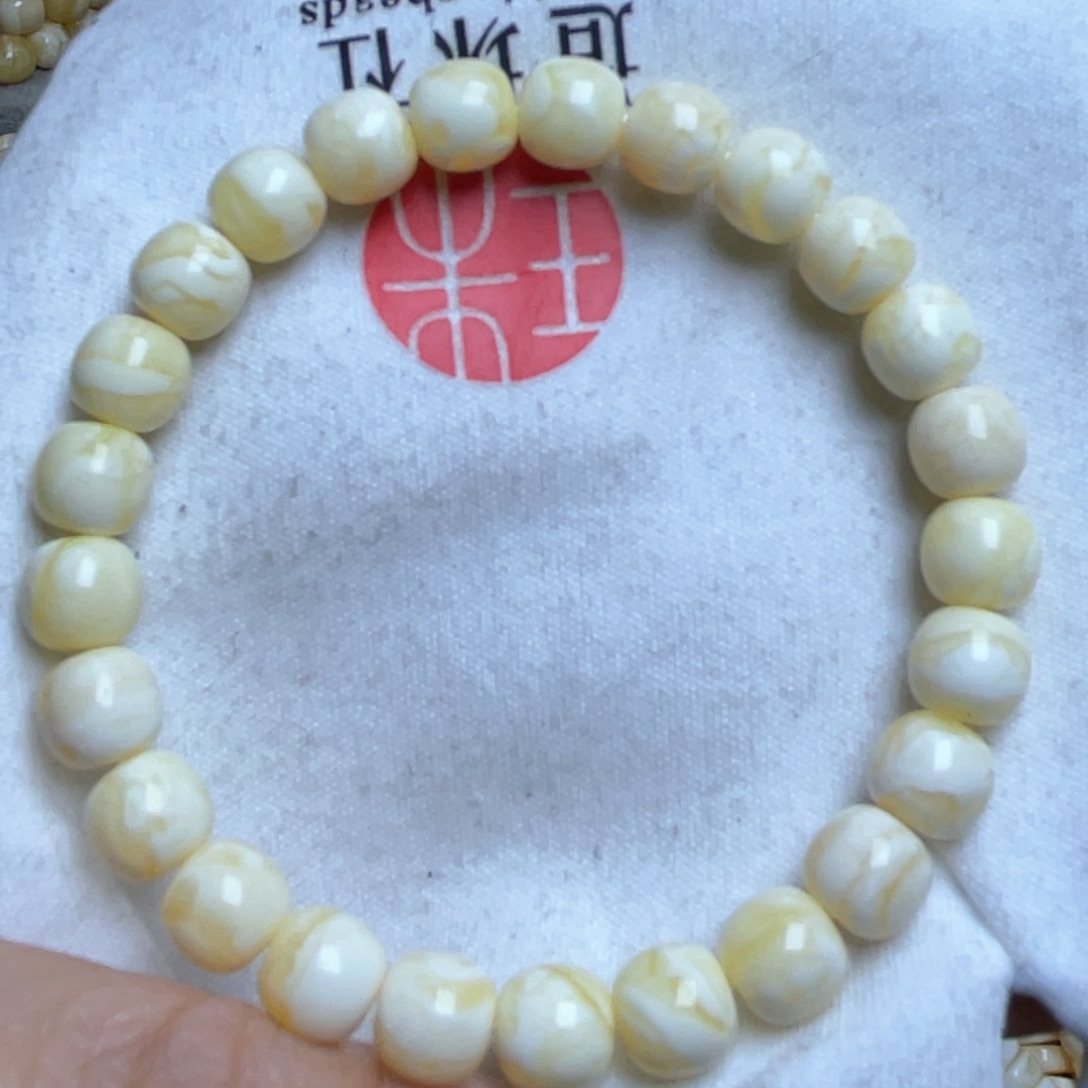 蜜蜡裸石未镶嵌8.2m蜜蜡手串