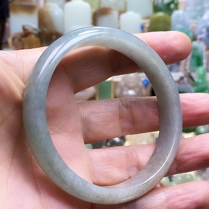 翡翠手镯未镶嵌翡翠