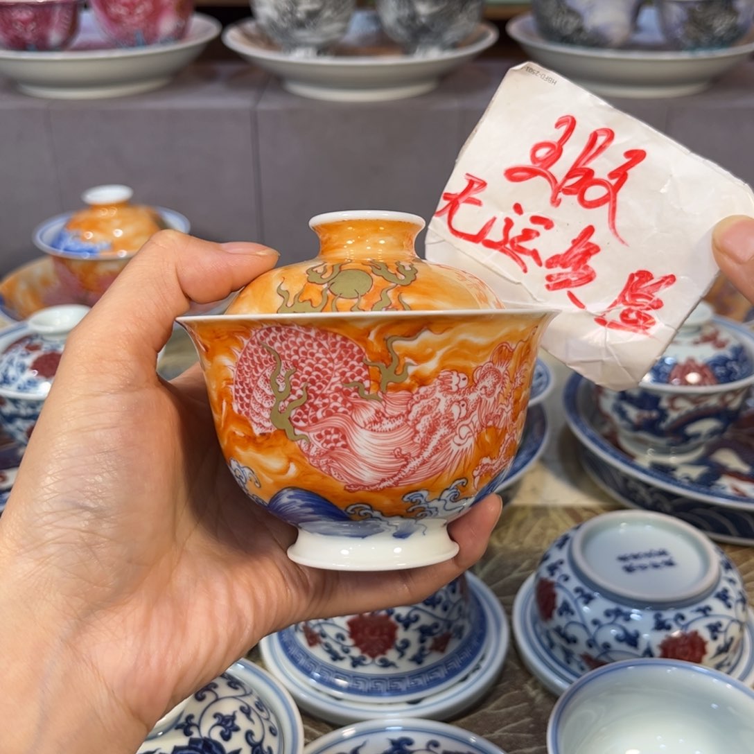 ?****。仿清矾红龙元宝盖碗