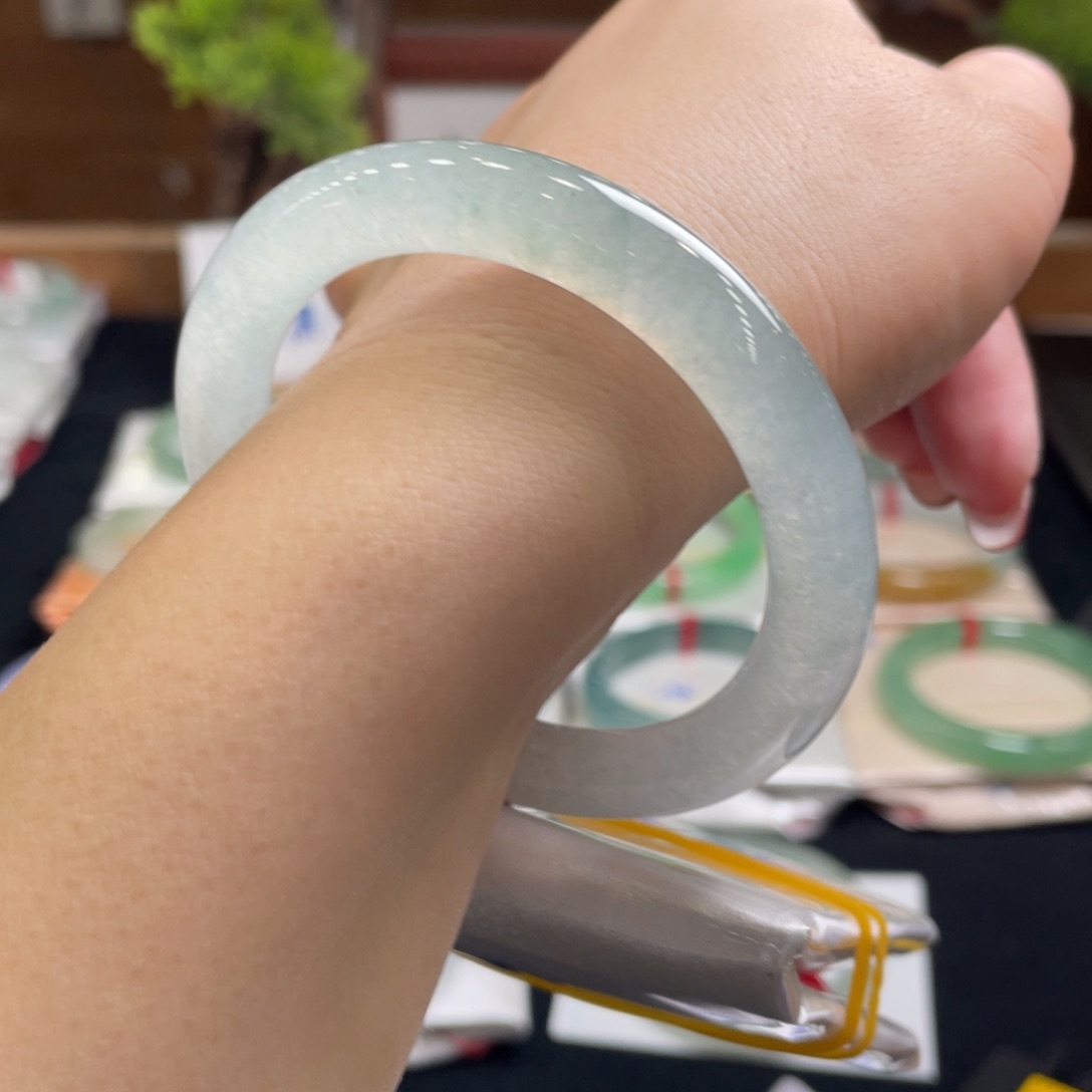 翡翠手镯未镶嵌55圆