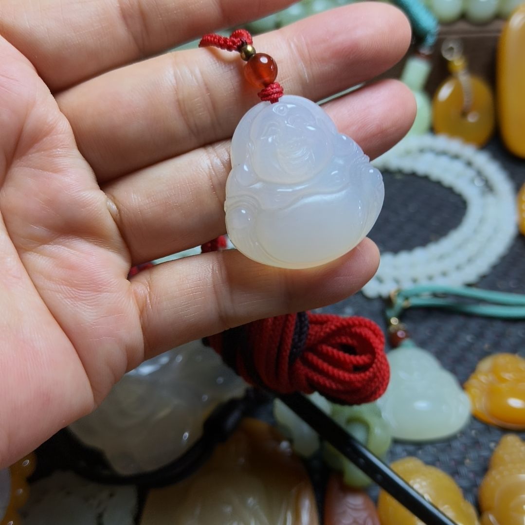 未镶嵌玉髓吊坠玉佛