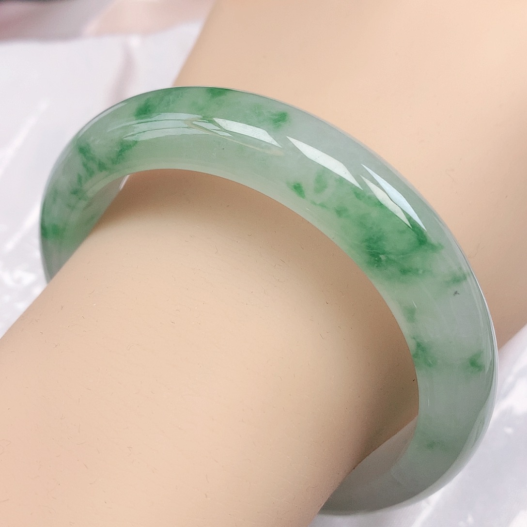 翡翠手镯未镶嵌抖音731