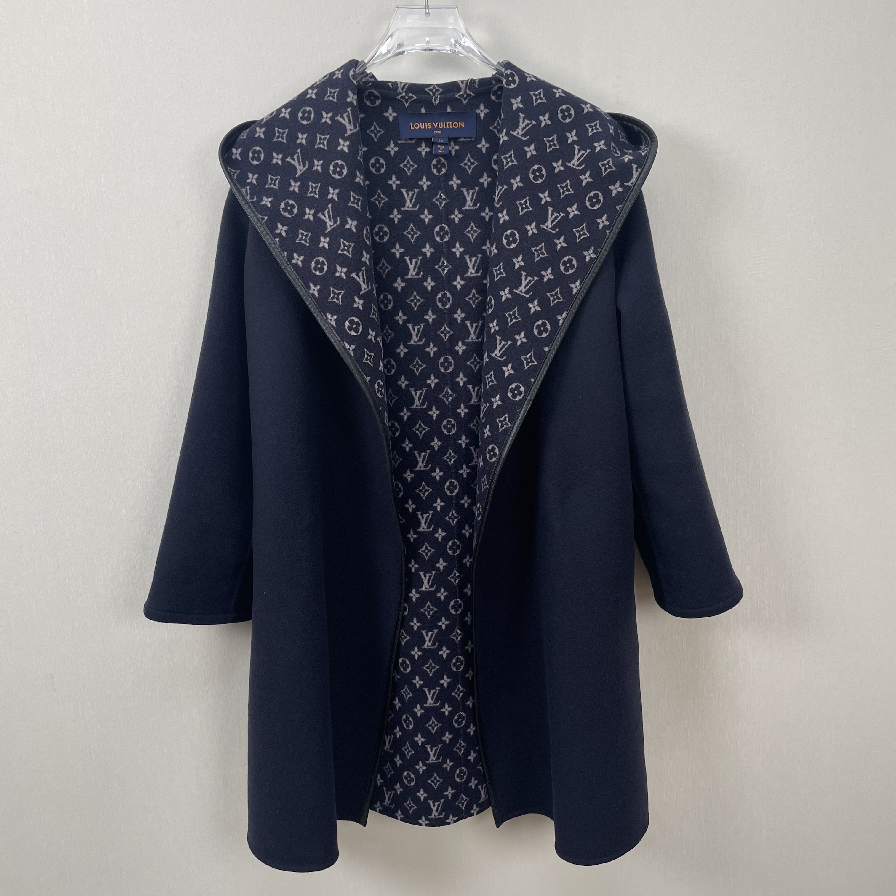 99新 LouisVuitton/路易威登 藏蓝色内衬满印浴袍大衣 38码 1366
