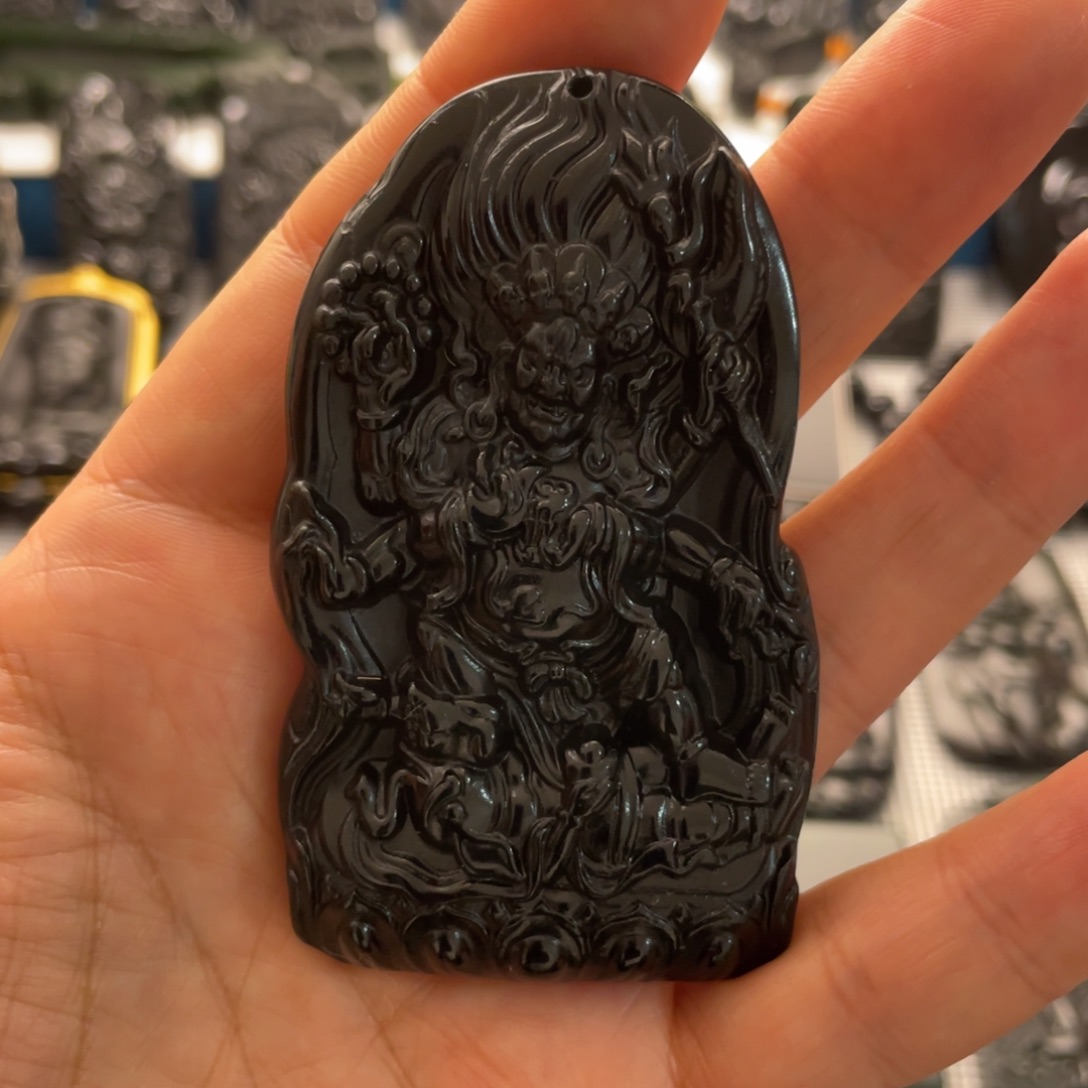 蛇纹石玉吊坠未镶嵌马**虎