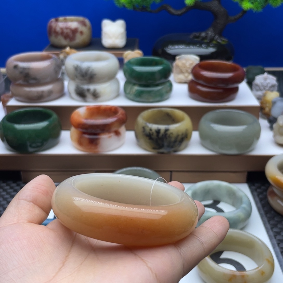 石英质玉手镯未镶嵌