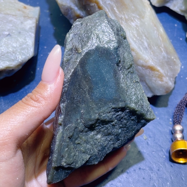 和田玉未镶嵌珠宝半成品