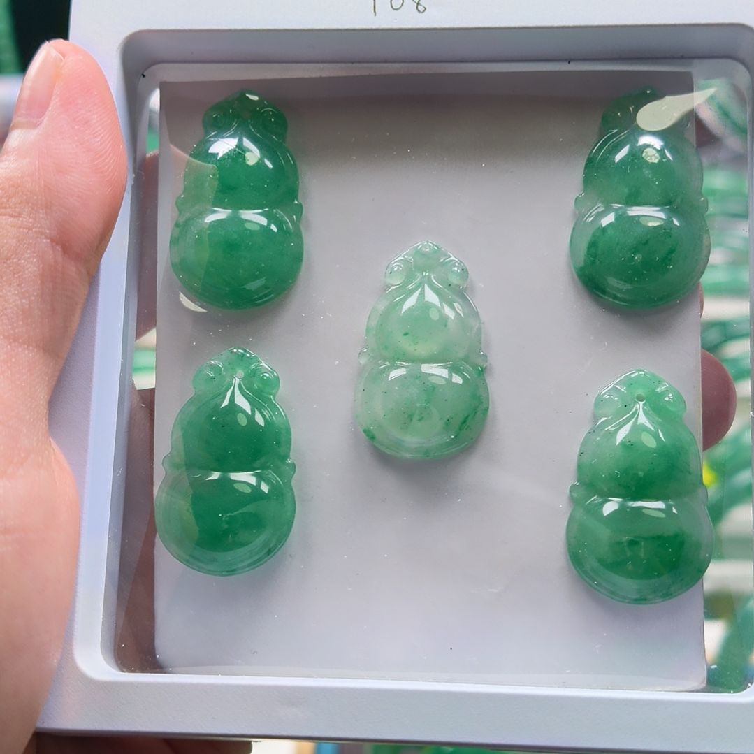 石英质玉（非洲翠）未镶嵌非洲翠葫芦非洲翠葫芦小物件