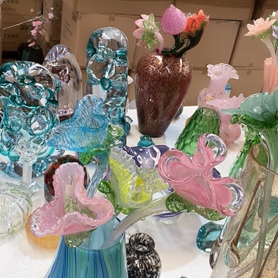 琉璃花瓶高45厘米宽9厘米